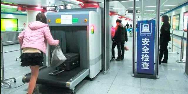 智能安檢機(jī) 智能安檢機(jī)