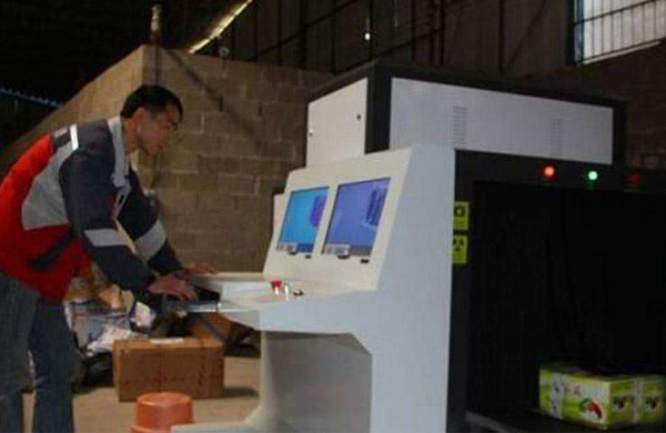 安檢機(jī)在檢測快件
